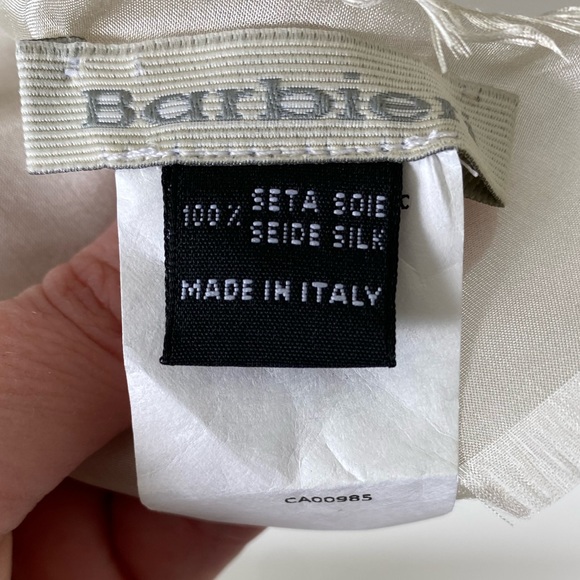 Silk scarf in leaf print - Picture 4 of 6